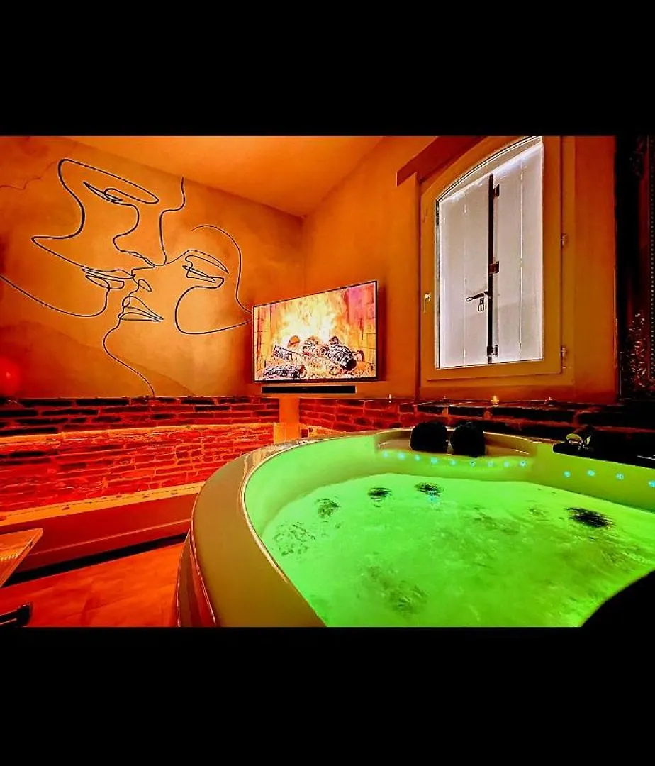 L'Antre Vue - Jacuzzi Au Chateau Belberaud アパート